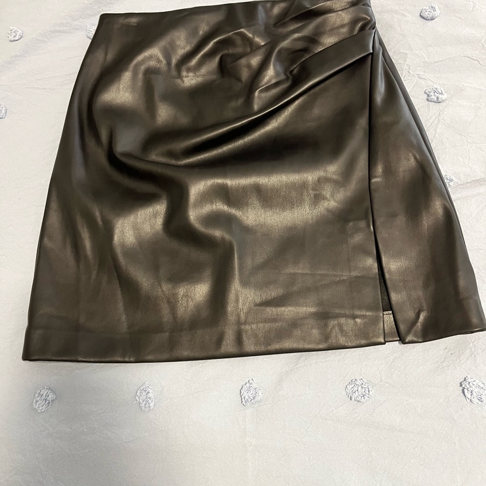 Elegant Black Leather-Look Skirt